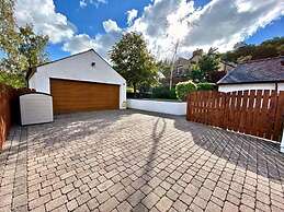 Detached Lakeland Cottage With Private hot tub