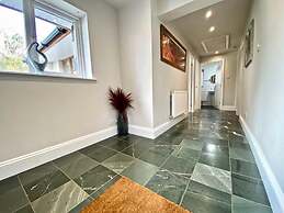 Detached Lakeland Cottage With Private hot tub