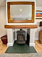 Detached Lakeland Cottage With Private hot tub