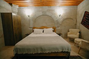 ASMA CAVE HOUSE
