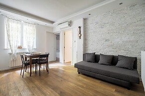 XVI Charm Apartment by Wonderful Italy