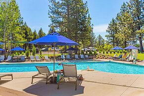 Snowcap Escape at Mount Bachelor  (106235295)