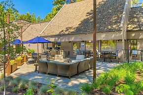 Snowcap Escape at Mount Bachelor  (106235295)