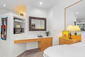 Snowcap Escape at Mount Bachelor  (106235295)