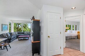 Snowcap Escape at Mount Bachelor  (106235295)