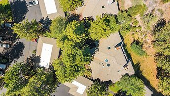 Snowcap Escape at Mount Bachelor  (106235295)