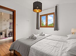 Holiday Home Mlačić