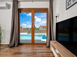 Holiday Home Mlačić