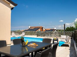 Holiday Home Mlačić