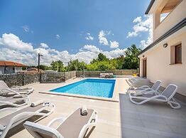 Holiday Home Mlačić