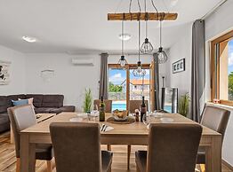 Holiday Home Mlačić