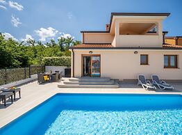 Holiday Home Mlačić