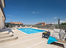 Holiday Home Mlačić