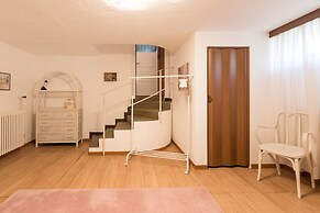 Maison Jaune by Wonderful Italy