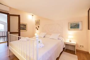 Maison Jaune by Wonderful Italy