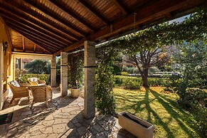 Maison Jaune by Wonderful Italy