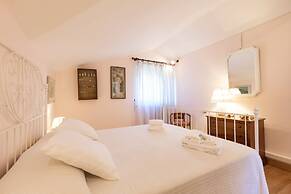 Maison Jaune by Wonderful Italy