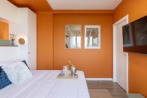 Playful & Bright 1BR near The Faculty of Law