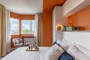 Playful & Bright 1BR near The Faculty of Law