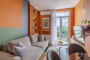 Playful & Bright 1BR near The Faculty of Law