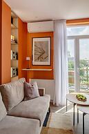 Playful & Bright 1BR near The Faculty of Law