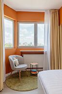 Playful & Bright 1BR near The Faculty of Law