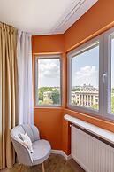 Playful & Bright 1BR near The Faculty of Law