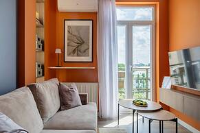 Playful & Bright 1BR near The Faculty of Law