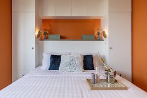 Playful & Bright 1BR near The Faculty of Law