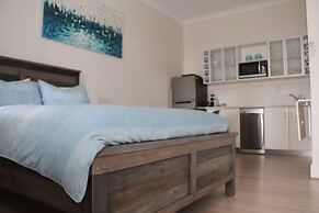 Smugglers Inn Studio Apartments