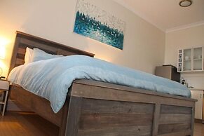 Smugglers Inn Studio Apartments