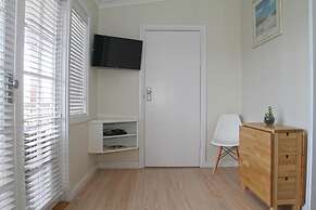 Smugglers Inn Studio Apartments