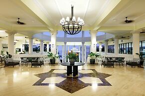 The Signature Level At Grand Palladium Lady Hamilton Resort & Spa