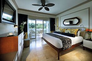 The Signature Level At Grand Palladium Lady Hamilton Resort & Spa