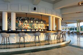 The Signature Level At Grand Palladium Lady Hamilton Resort & Spa