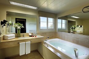 The Signature Level At Grand Palladium Lady Hamilton Resort & Spa