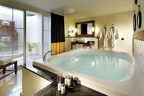 The Signature Level At Grand Palladium Lady Hamilton Resort & Spa