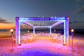 The Signature Level At Grand Palladium Lady Hamilton Resort & Spa