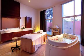 The Signature Level At Grand Palladium Lady Hamilton Resort & Spa