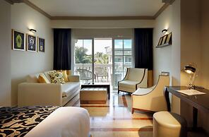 The Signature Level At Grand Palladium Lady Hamilton Resort & Spa