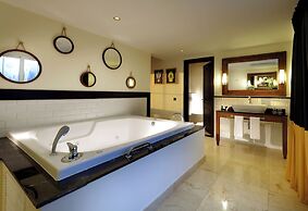 The Signature Level At Grand Palladium Lady Hamilton Resort & Spa