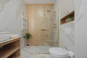 Elegant Studio for 4 by Renters