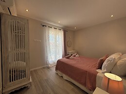 Christiano Apartments