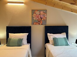 Christiano Apartments