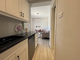 Christiano Apartments