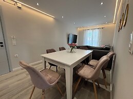 Christiano Apartments