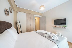 Stylish City Apartment by Cloudkeys