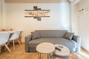 Stylish City Apartment by Cloudkeys