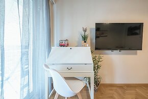 Stylish City Apartment by Cloudkeys