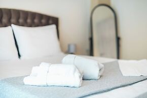 Stylish City Apartment by Cloudkeys